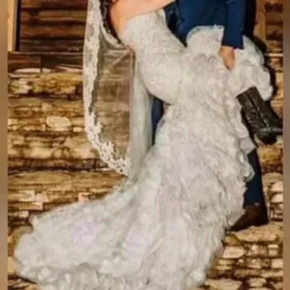 Ian Stuart wedding dresss flamenco 8 - Picture 2 of 11